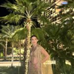 Shanaya Kapoor Instagram - find me under the palms 🌴