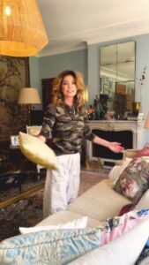 Shania Twain Instagram - The news is out - I’m returning to Vegas!! My brand new residency COME ON OVER opens May 2024 at @bakkttheaterlv at @phvegas! I’m giving you ALL THE HITS 💥 Get your tickets now! Bakkt Theater