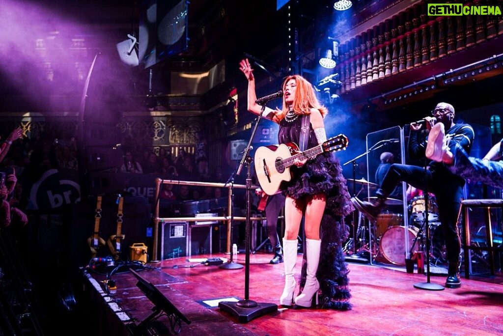 Shania Twain Instagram - a party atmosphere with Shania Twain in Kingston tonight. an arsenal of classics, a celebration of new music and a great time playing to (and with) an intimate Kingston crowd 📷: @BobbyVMedia PRYZM Kingston