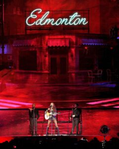Shania Twain Instagram - Edmonton!! Last night was dreamy 💖 Thank you so much for rocking out with us for the penultimate #QueenOfMeTour show - I don't want it to end!! Vancouver, saddle up and get ready because we're celebrating tomorrow night! Edmonton, Alberta