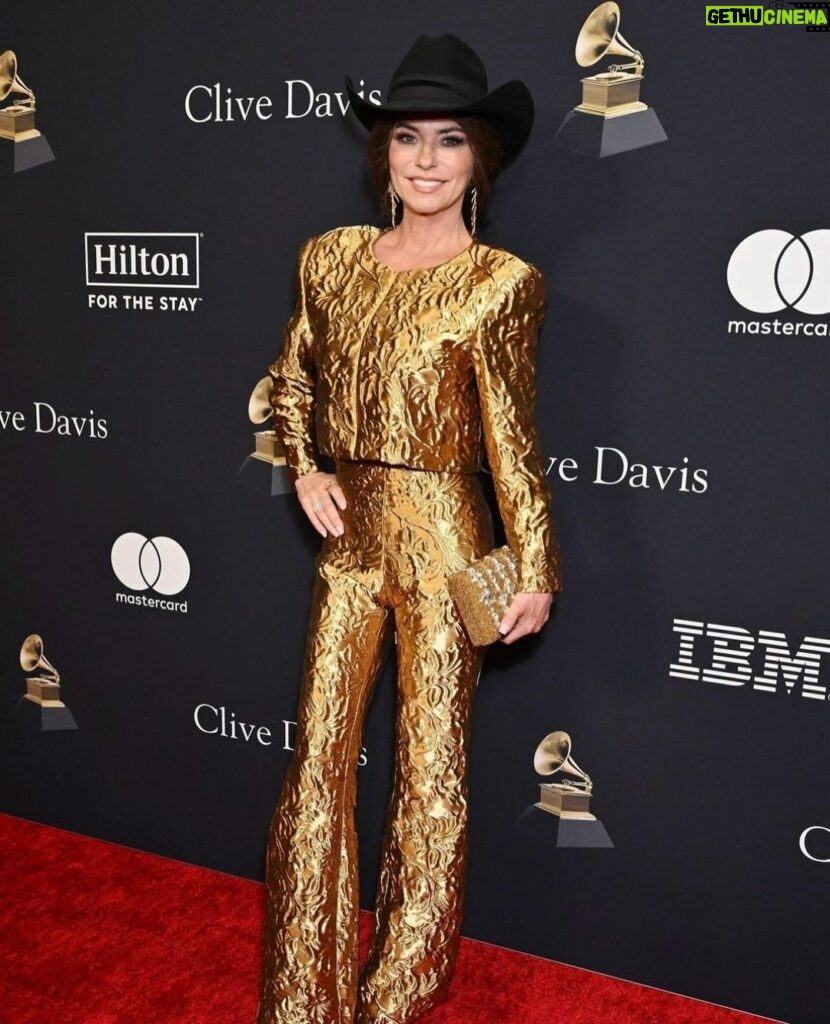 Shania Twain Instagram - Padam! I Feel Like A Woman! ❤️‍🔥 The red carpet is always fun! Amazing outfits, bumping into friends, paparrazzi shouting at you because you’re not looking in the right direction 😂 Designer: @csiriano Jeweller: @grazielagems Hat: @kemosabe1990 Bag: @simitri.shop Stylist: @chrishoran20 @greerheavrin Makeup: @melhweaver Hair: @hairbytiph 📷: @gettyentertainment (various) And congratulations to my talented friend @kylieminogue on the #GRAMMYs win!! Los Angels