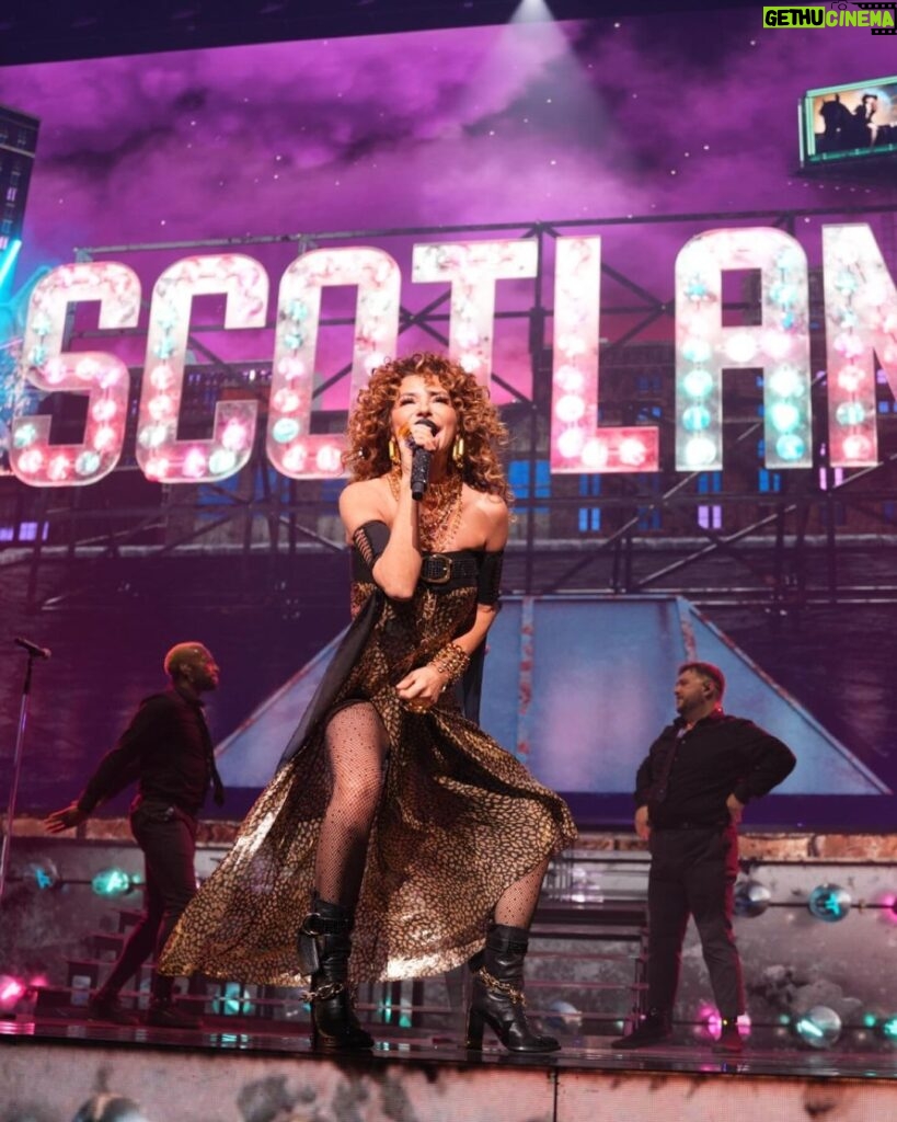 Shania Twain Instagram - A fabulous weekend in Glasgow ❤️‍🔥 I loved every minute with you all - Thank you!! Final week of the UK & Ireland shows kicks off tomorrow… Manchester, are you ready to put some Up! in your Giddy?? 🤠 OVO Hydro