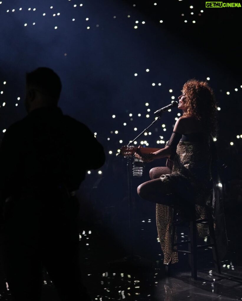 Shania Twain Instagram - A fabulous weekend in Glasgow ❤️‍🔥 I loved every minute with you all - Thank you!! Final week of the UK & Ireland shows kicks off tomorrow… Manchester, are you ready to put some Up! in your Giddy?? 🤠 OVO Hydro