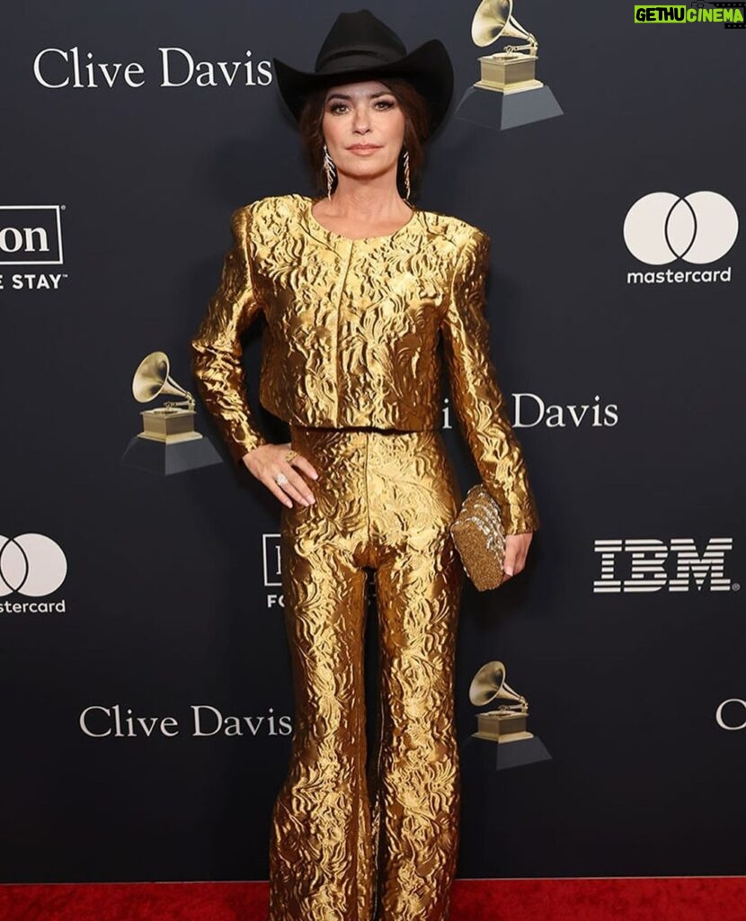 Shania Twain Instagram - Padam! I Feel Like A Woman! ❤️‍🔥 The red carpet is always fun! Amazing outfits, bumping into friends, paparrazzi shouting at you because you’re not looking in the right direction 😂 Designer: @csiriano Jeweller: @grazielagems Hat: @kemosabe1990 Bag: @simitri.shop Stylist: @chrishoran20 @greerheavrin Makeup: @melhweaver Hair: @hairbytiph 📷: @gettyentertainment (various) And congratulations to my talented friend @kylieminogue on the #GRAMMYs win!! Los Angels