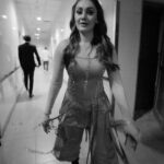 Shefali Jariwala Instagram - Kya bolti Company !? #giglife #dancelife #dancingqueen #kaantalaga #lovemyjob #stagelife #dancereels #trending #reelsindia #workmodeon #weekendvibes #hustle @farukh.shaikh Delhi