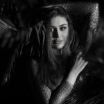 Shefali Jariwala Instagram - Black is modest and arrogant at the same time … Black is lazy and easy-but mysterious But above all Black says - ‘ I don’t bother you , don’t bother me ‘ Clicked by @iam_kunalverma @makeup.yasmin . . . #ootd #thursdaythoughts #blacklove #instagood