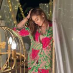Shefali Jariwala Instagram - About last night … My favorite place to be is beneath the stars ✨⭐️💫 . . . Dreamy & cozy decor @gopaldecorator Vibe @abhijackbad Styled by @stylebytanii Outfit @silsilaindia Jewellery @the_jewel_gallery #dreaming #loveandlight #shinebright #glowing #gratitude #weekendvibes #instagood