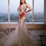 Shefali Jariwala Instagram - Grey area … #mondaymood . . . Styled by @stylebytanii Beautiful outfit by @sahilkochharofficial Jewelry by: @miranabymegha @affiliates_pr @isinghphotography @makeup.yasmin @farukh.shaikh . . . #ootd #instafashion #bling #love #mondaymotivation Delhi, India
