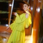 Shefali Jariwala Instagram - Shine bright like city lights ✨✨✨✨ #thursdaythoughts Wearing @mandirawirkhq @isinghphotography @makeup.yasmin @farukh.shaikh . . . #thursday #pic #shinebright #ootd #lookoftheday #instamood #dressup #love #picoftheday