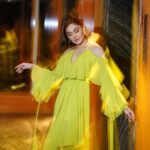 Shefali Jariwala Instagram - Shine bright like city lights ✨✨✨✨ #thursdaythoughts Wearing @mandirawirkhq @isinghphotography @makeup.yasmin @farukh.shaikh . . . #thursday #pic #shinebright #ootd #lookoftheday #instamood #dressup #love #picoftheday
