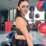 Shefali Jariwala Instagram - Feeling electric #postworkout #glow #gymlife #fitgirl #fitnessaddict #gym #love #strongoverskinny #getfit #wednesdayvibes #potd #instagood