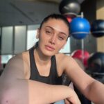 Shefali Jariwala Instagram - Feeling electric #postworkout #glow #gymlife #fitgirl #fitnessaddict #gym #love #strongoverskinny #getfit #wednesdayvibes #potd #instagood