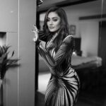 Shefali Jariwala Instagram - ♠️ @isinghphotography Styled by @stylebytanii Outfit @labelriya Jewellery @the_jewel_gallery @rimayu07 @makeup.yasmin @rehanna.sayyed_thehairstyles #delhidiaries #ootd #instafashion #mondaymood #instapic #monday #pic #delhi #chic #classy
