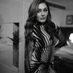 Shefali Jariwala Instagram - ♠️ @isinghphotography Styled by @stylebytanii Outfit @labelriya Jewellery @the_jewel_gallery @rimayu07 @makeup.yasmin @rehanna.sayyed_thehairstyles #delhidiaries #ootd #instafashion #mondaymood #instapic #monday #pic #delhi #chic #classy
