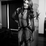 Shefali Jariwala Instagram - ♠️ @isinghphotography Styled by @stylebytanii Outfit @labelriya Jewellery @the_jewel_gallery @rimayu07 @makeup.yasmin @rehanna.sayyed_thehairstyles #delhidiaries #ootd #instafashion #mondaymood #instapic #monday #pic #delhi #chic #classy