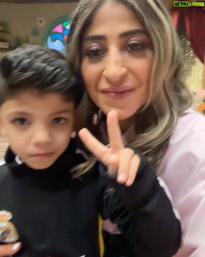 Shejoun Instagram - صديقي الجميل حسون احبك 🤍 شوج والأطفال على تلفزيون الكويت 🇰🇼💫