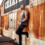 Shemar Moore Instagram - Ayyeee!!! How my Homies, Fans, n Baby Girls feelin’ this Hump Day?!? 😜