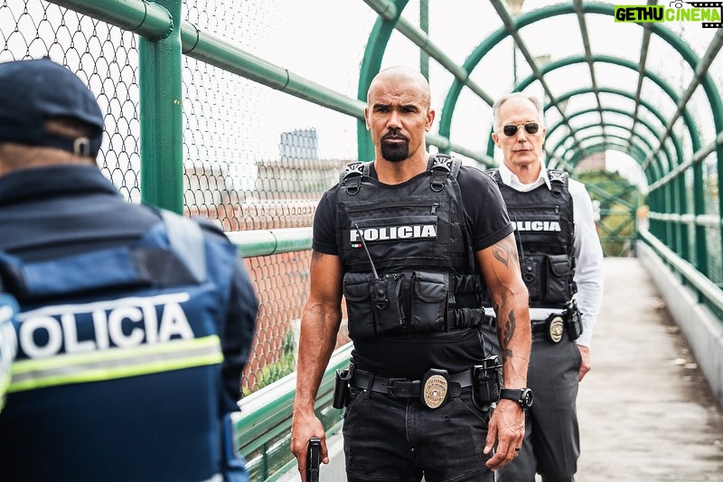 Shemar Moore Instagram - 🚨1 WEEK BABY!!!! Don’t miss the SEASON 7 PREMIERE of @swatcbs at 8pm on FRIDAY FEB 16th🚨 TUNE IN for our signature in your face ACTION and WILD chase through the streets on Mexico City 🇲🇽 . . 📸 @davinophotostudio