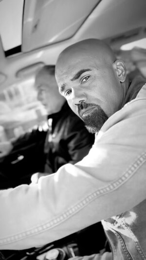 Shemar Moore Instagram - When you ask how Season 7 of @swatcbs is going 💥💣🔥 who’s ready?!? #bts #rollswat 
.
.
.
🎥 @davinophotostudio