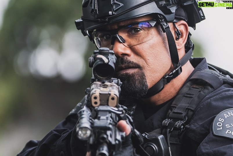 Shemar Moore Instagram - More stills from TONIGHTS @swatcbs episode!!! You don’t want to miss this one! 💣🔥💥