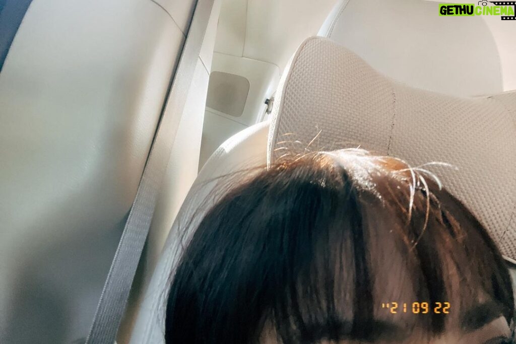 Shen Yue Instagram - 我又在高速上喝太多水啦！