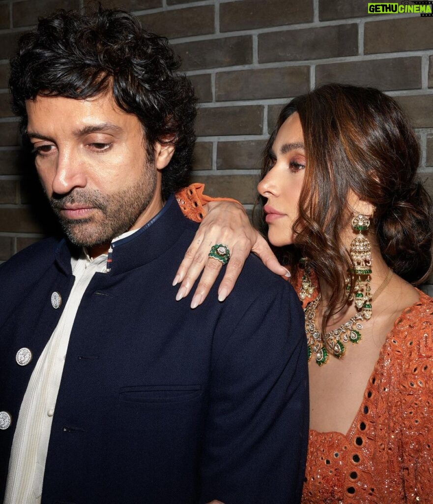 Shibani Dandekar Instagram - With my fav guy @faroutakhtar in my fav @arpitamehtaofficial 🧡 @arpitamehtaofficial 🍊 styled by @divyakdsouza and team @baidkriti @thebombaydressman hair @azima_toppo necklace and rings by @irasvafinejewellery earrings by @tdfdiamondsandgold photos by @leroifoto