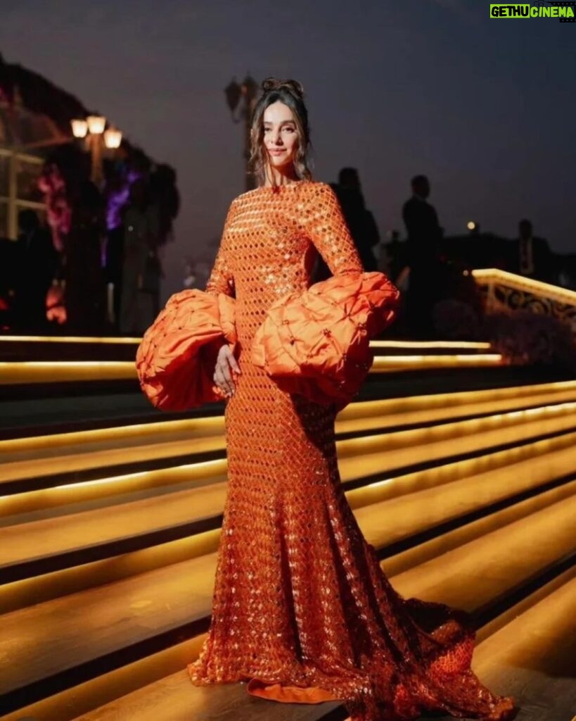 Shibani Dandekar Instagram - Thank you to the Ambani family for putting together such spectacular pre wedding festivities and for being such warm, gracious hosts. Congratulations Anant & Radhika! Wishing you so much love and happiness. It was an honour to perform at such a special occasion wearing this beautiful @manishmalhotra05 🧡 @manishmalhotraworld