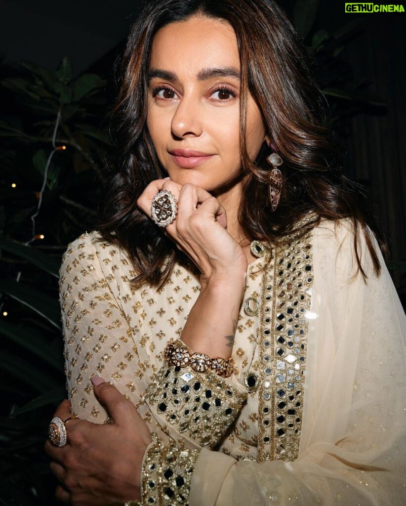 Shibani Dandekar Instagram - @arpitamehtaofficial featuring Rumi jewerly by @curiocottagejewelry photos by @leroifoto hair by @azima_toppo