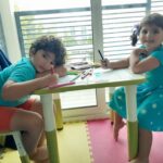 Shila Khodadad Instagram - کاش بخاطر سلامتی و آینده کودکانمان کمی زندگی را سخت بگیریم و سفر نریم ...مطمئن باشید رشت و انزلی و لاهیجان وساری و بابل و آمل و زیباتر از تمام دنیا برای من دریای خزر سرجایشان باقی میمانند حرف تمام آدمها: ما که میریم شمال میریم تو ویلا بیرون نمیایم. پس برای چی میرین شمال اگه نمیخواین از ویلا بیرون بیاین!!!! بمونین تو خونتون خب ،،،یکم اندیشه هم در زندگی بد نیست✌🏾✌🏾✌🏾🖤