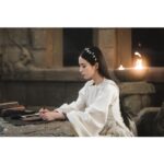 Shin Se-kyung Instagram - 9시 20분에 만나요📿🗡️🪞 #아라문의검