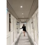 Shin Se-kyung Instagram - @rogervivier ✨ (숙취 아니고 꾸벅꾸벅 조는 연기임🫶🏼🫶🏼)