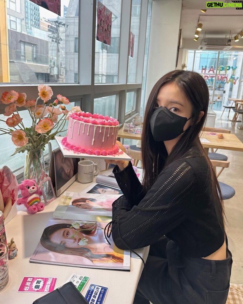Shin Se-kyung Instagram - 생일 카페🫶🏼💕😌✨💝