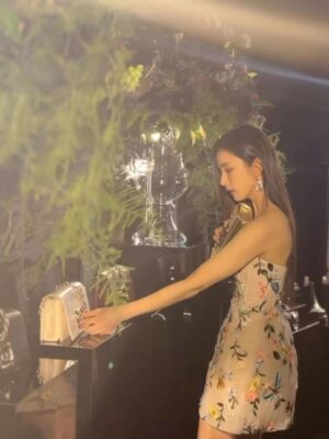 Shin Se-kyung Instagram - 촬영: @_shimynam  편집: 나