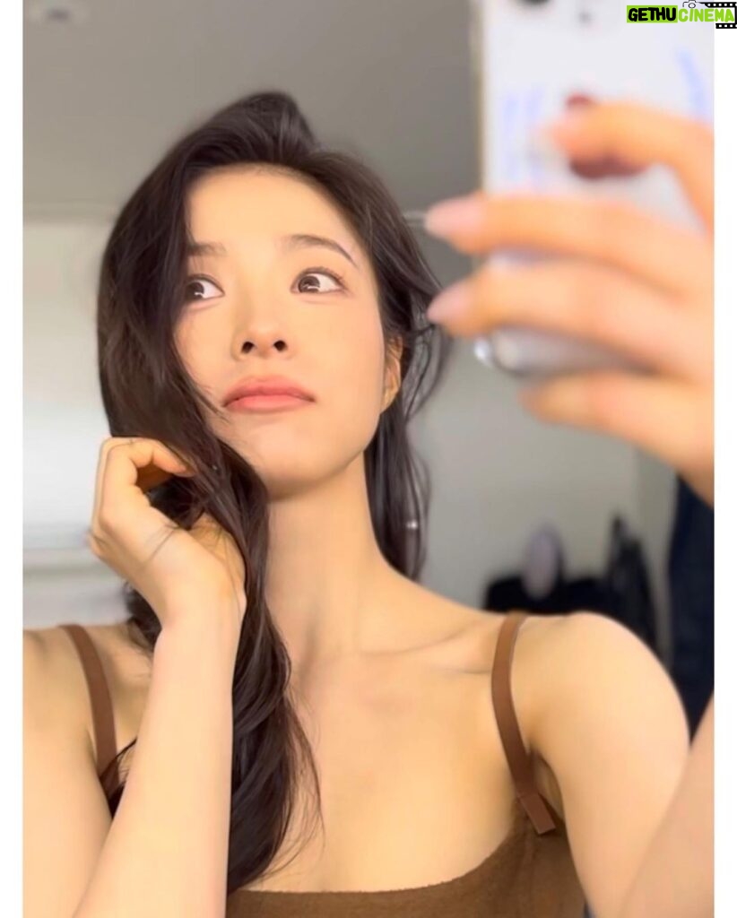 Shin Se-kyung Instagram - @allurekorea ✨😌