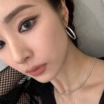 Shin Se-kyung Instagram - @tasaki_intl ✨ @ellekorea 💕
