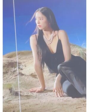 Shin Se-kyung Instagram - @tasaki_intl ✨ @ellekorea 💕