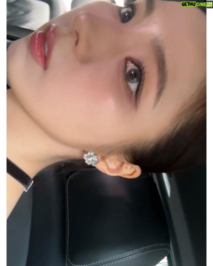Shin Se-kyung Instagram - 2023 가을 파리🫶🏼🍂🫶🏼😌