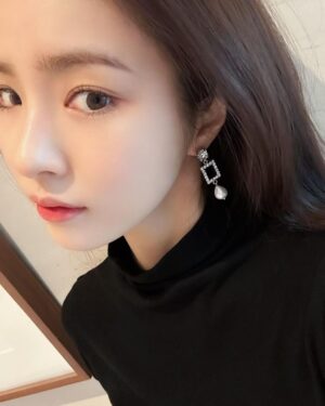 Shin Se-kyung Thumbnail - 312.2K Likes - Most Liked Instagram Photos