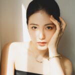 Shin Ye-eun Instagram - 우아하고 정교한 아름다움💎매듭으로 연결된 티파니 노트(Tiffany Knot) #AD #TiffanyAndCo #티파니앤코 #TiffanyPartner #TiffanyKnot