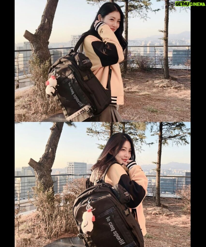 Shin Ye-eun Instagram - 가방이 너므 편하자나…☺️학교가고싶어지자나..🥹 복학해서 매야지🐰🩵 #르꼬끄 #AT백팩 #카디엄하입 #광고