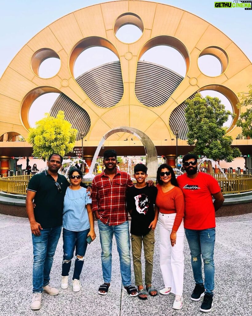 Shiva Jyothi Instagram - #dubai🇦🇪 #motiongatedubai #day1 . . . . #newpost #instagram #instagood #dubai #travelphotography #traveldairies #explore #husbendandwife #family #shivajyothi #jyothakka Motiongate - Dubai Parks & Resorts