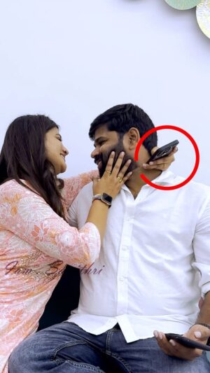 Shiva Jyothi Instagram - మొగోళ్ళు 24Hrs. Phone ల ఉండేది ఇందుకేనా…😡
.
.
.
.
#newreel #instagram #instagood #reels #husbendandwife #couplegoals -#couplefunnyvideos #jyothakka #shivajyothi