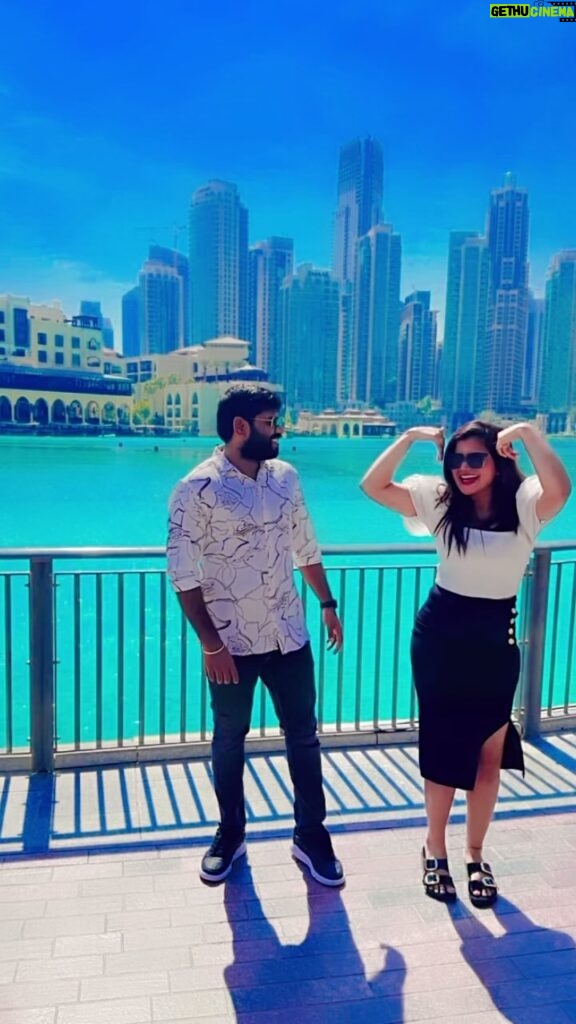 Shiva Jyothi Instagram - మన మీదే అందరి కన్ను.. 🫣🫣 . . #jyothakka #shivajyothi #folksongs #telanganafolksongs #couple #love Burj Khalifa,Dubai,U.A.E