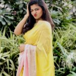 Shiva Jyothi Instagram - “The best protection any woman can have... is courage.” 💪 . . . . . Saree & blouse : @kvs_shopping ❤️ Pc @ganguly_manthri ❤️ Edit @thehashtag_photography ❤️ #newpost #insatgram #instagood #saree #pics #jyothakka #shivajyothi
