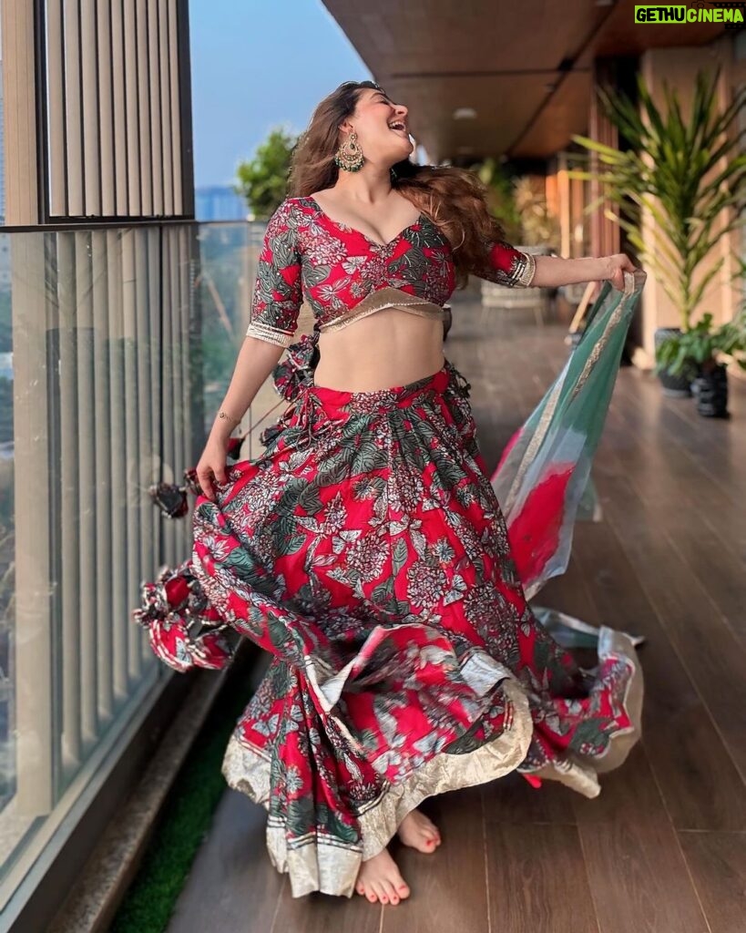 Shivaleeka Oberoi Instagram - In my moment 🌺 Which song comes to your mind? 🎶🤭