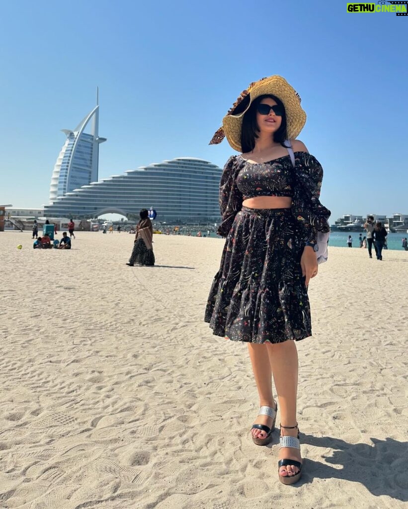 Shivani Sangita Instagram - 🥂🏝️❤️ #dubaidiaries Dubai, United Arab Emirates