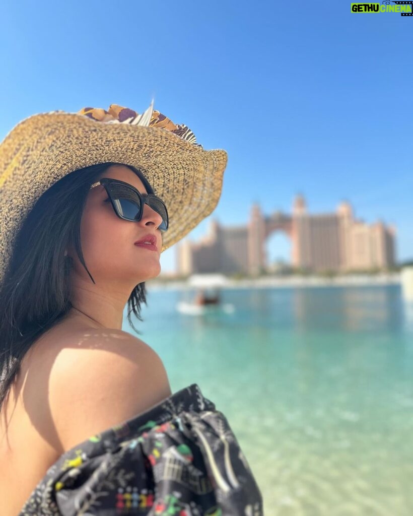 Shivani Sangita Instagram - 🥂🏝️❤️ #dubaidiaries Dubai, United Arab Emirates