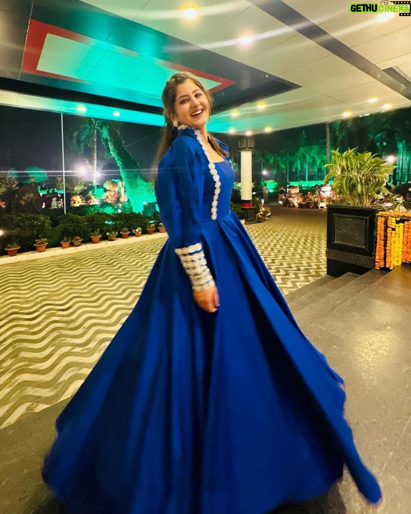 Shivani Sangita Instagram - This one’s for all those who loved Nidra in Malyagiri:- Best Actress ✨Thank you to all of you and my entire team of #malyagiri 😇❤️ And a special shoutout to @rameshbarikofficial for arranging this grand Award Show in Dubai for the very first time 😍 Wearing @chicvogueofficial 💙 Dubai, United Arab Emirates