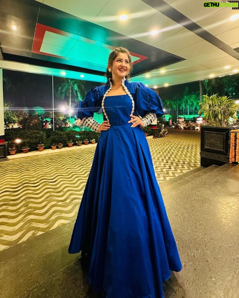 Shivani Sangita Instagram - This one’s for all those who loved Nidra in Malyagiri:- Best Actress ✨Thank you to all of you and my entire team of #malyagiri 😇❤️ And a special shoutout to @rameshbarikofficial for arranging this grand Award Show in Dubai for the very first time 😍 Wearing @chicvogueofficial 💙 Dubai, United Arab Emirates