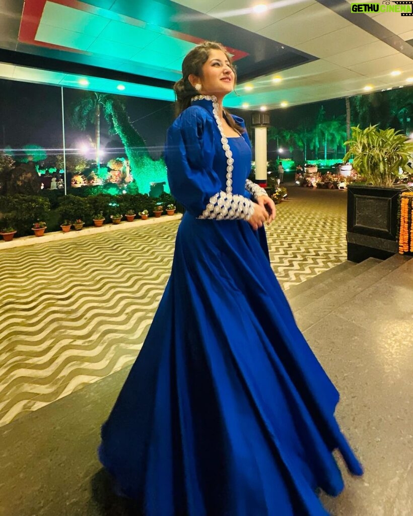 Shivani Sangita Instagram - This one’s for all those who loved Nidra in Malyagiri:- Best Actress ✨Thank you to all of you and my entire team of #malyagiri 😇❤️ And a special shoutout to @rameshbarikofficial for arranging this grand Award Show in Dubai for the very first time 😍 Wearing @chicvogueofficial 💙 Dubai, United Arab Emirates